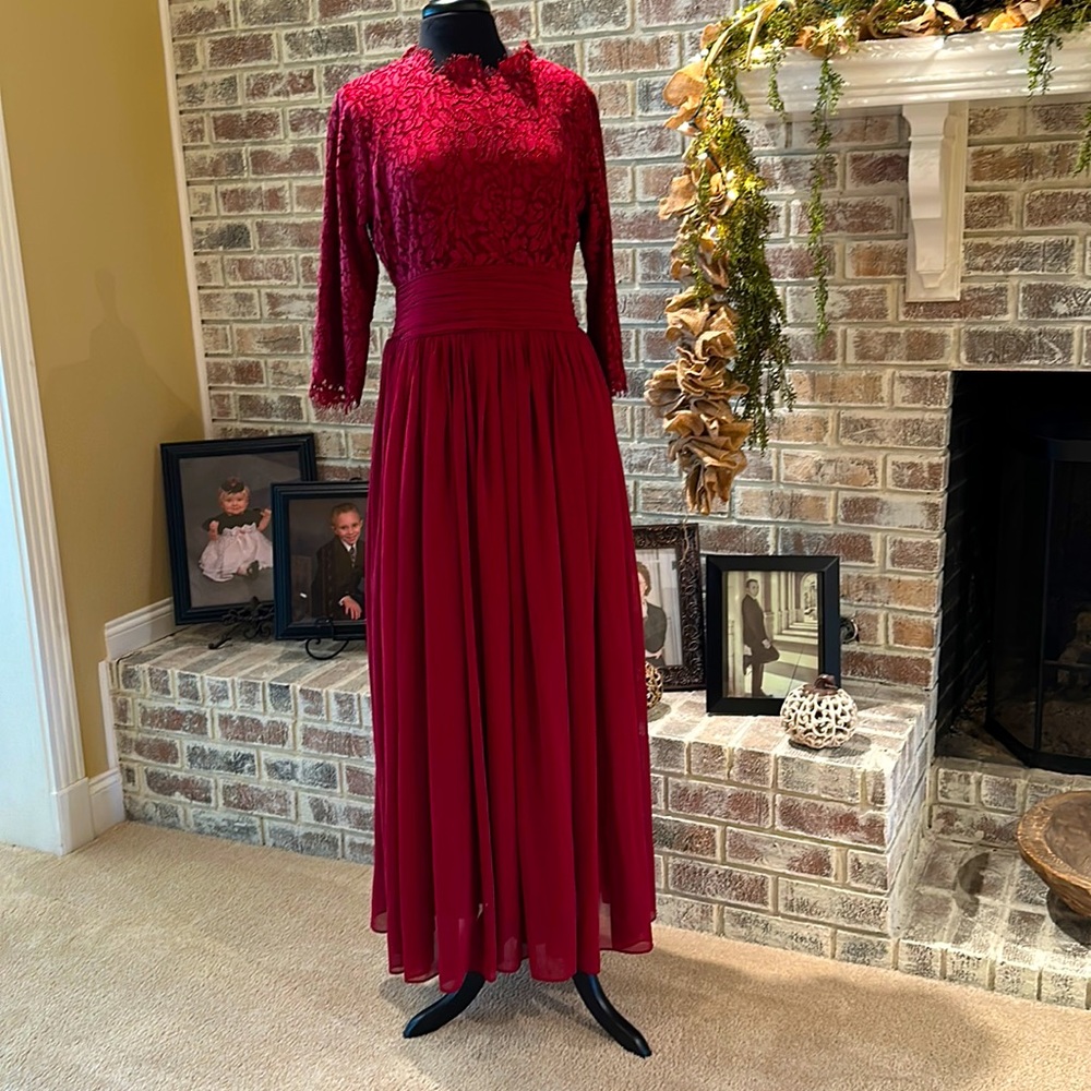 DAINTY JEWELLS Exquisite English Manor Dress.